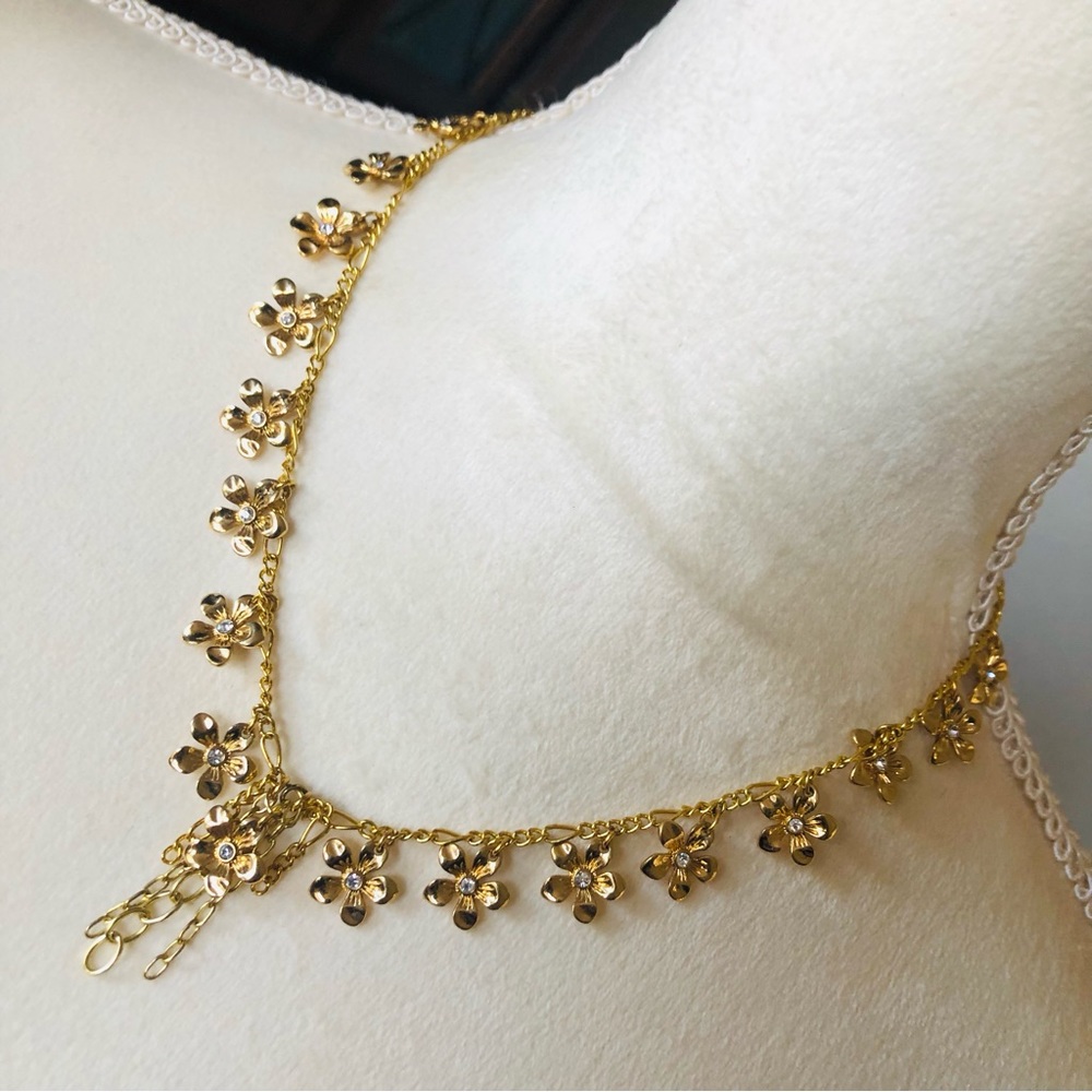Vintage clear rhinestone accent flower necklace